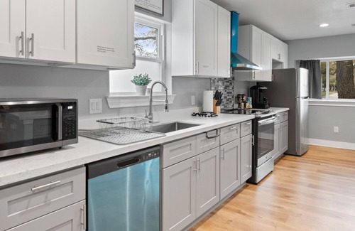 Southeast Houston House | Spacious Retreat with 6 Bedrooms & Family-Friendly Amenities