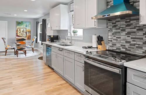 Southeast Houston House | Spacious Retreat with 6 Bedrooms & Family-Friendly Amenities