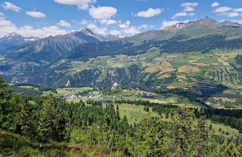 Vulpera Apartment | Cozy Alpine Studio: 9/10 Guest Rated & Pet Friendly