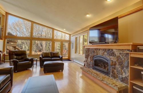 Willow Grove House | 334 Willow Lake Ct, 4Br withloft 3Ba townhouse