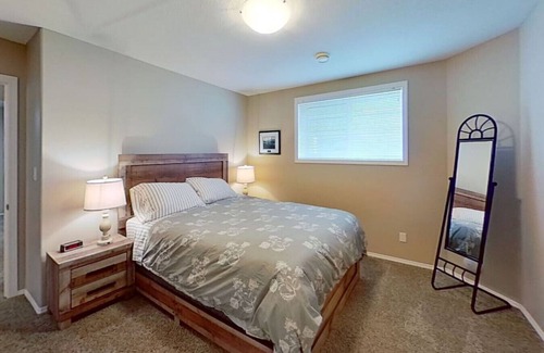 Hinton Apartment | Comfortable Stay at 336a Boutin - The Roost, Hinton AB
