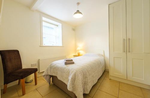 Trim Apartment | Family-Friendly Getaway at 33A Steepleview