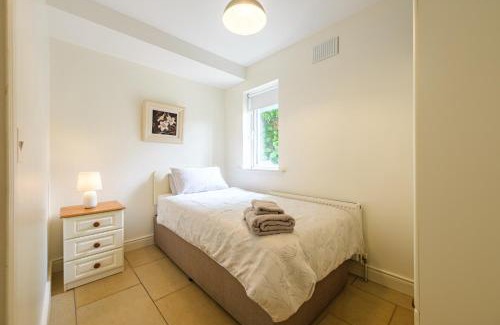 Trim Apartment | Family-Friendly Getaway at 33A Steepleview