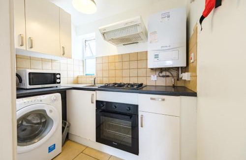 Trim Apartment | Eco-Friendly Retreat at 33B Steepleview with Hot Tub