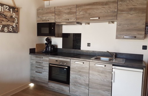 Les Deux Alpes Apartment | Modern Mountain Retreat with Pool & Breakfast - Guest Rated 9.8