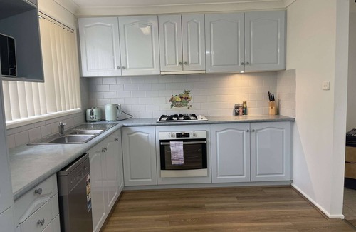 Mount Austin House | 34 Adjin Street House Wagga Wagga