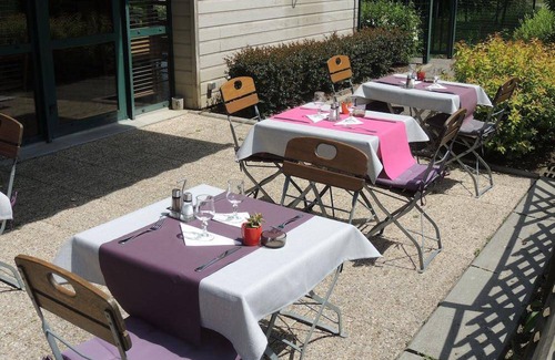 Metz-Tessy Hotel | Comfort Meets Convenience at Hôtel Annecy Aéroport