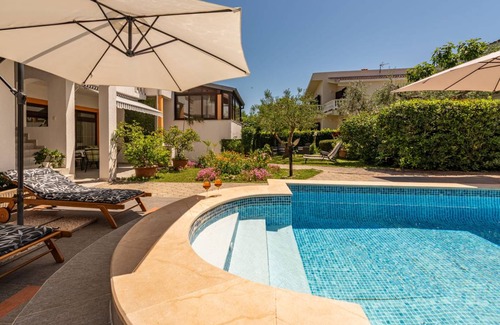 Bibinje Villa | Spacious Villa with Pool and Mountain Views for 12 Guests