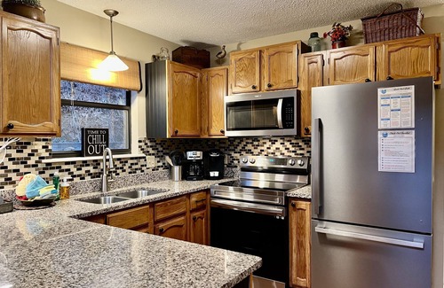 Gatlinburg - Pigeon Forge Cabin | Guest Rated: 10/10 with Fishing, Hot Tub & Lake Views