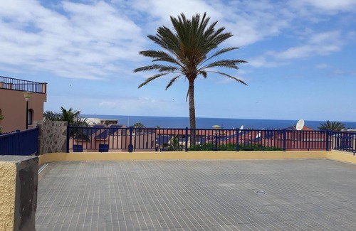 Costa Meloneras House | Unforgettable Ocean View Getaway with Pool & Beach Access