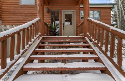 Three Peaks House | 341 Black Hawk Circle