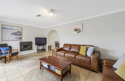 Port Macquarie House | Pet-Friendly Retreat at 35 Calwalla Crescent, Port Macquarie