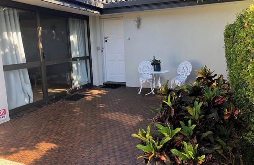 Port Macquarie House | Inviting Pet Friendly Retreat Near Shelly Beach