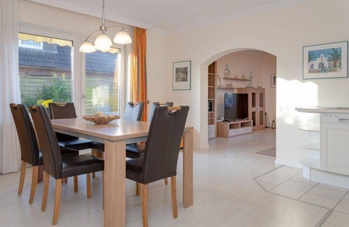 Tinnum Apartment | Peaceful Retreat in the Tinnumer Wiesen for Families