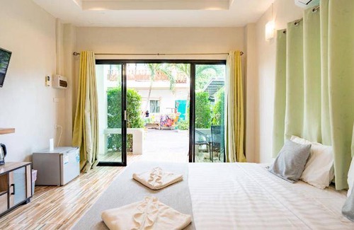 Don Sak Hotel | Spacious 4-Star Hotel for Up to 8 Guests with Pool