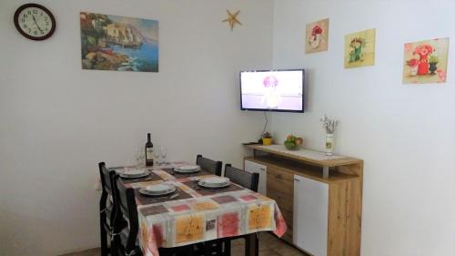 Ribarica Apartment | Cozy Oceanfront Apartment Keser – Steps from the Sea