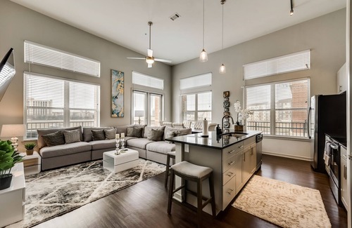 Las Colinas Apartment | Lakeview Oasis: 3BD with Pool in Las Colinas