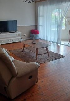 Gonubie Apartment | Cozy Retreat at 35 on Pearce with Oceanfront Views
