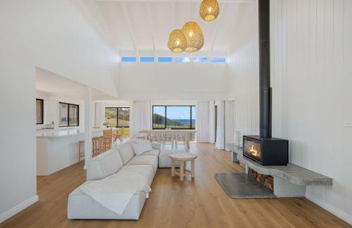 Bermagui House | Pet-Friendly Stay at 35 Scenic Drive with Breakfast Included