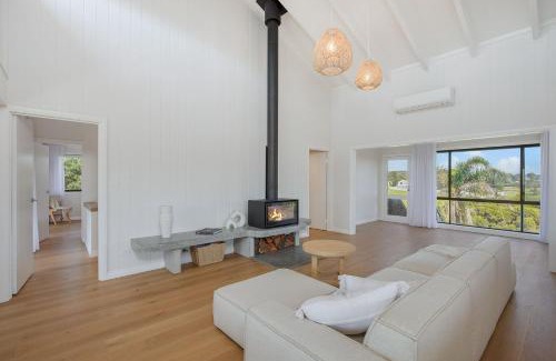 Bermagui House | Pet-Friendly Stay at 35 Scenic Drive with Breakfast Included
