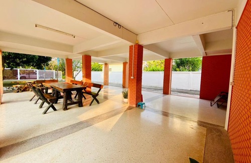 Puk Tian House | Spacious Oceanfront Retreat with 3 Bedrooms for 15 Guests