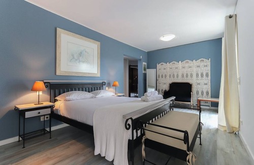 Charneca de Caparica e Sobreda House | Ideal 5-Bedroom Home for Families - Accommodates 10 Guests