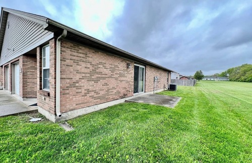 Middletown House | Cozy 2 Bedroom Home with Kitchen in Middletown, OH