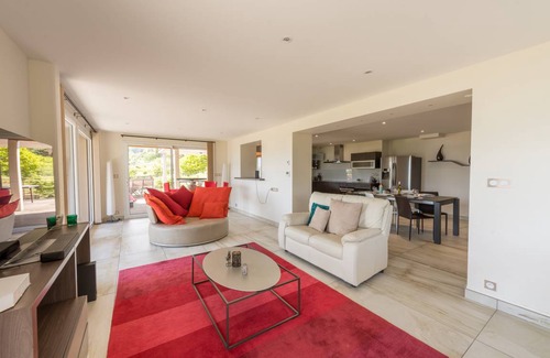 Sevrier Apartment | Spacious 6-Bedroom Apartment for Family Gatherings