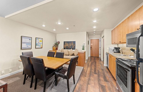 Olympic Valley Condo | Exceptional PRM Loft with Kitchen & Pool - Perfect Retreat!