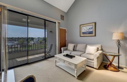 Charlevoix House | Child-Friendly Getaway at 356 Edgewater Inn with Hot Tub
