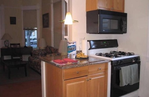 Downtown North Apartment | 357#D downtwn/Stanford 1bedroom/carport hardwd,A/C