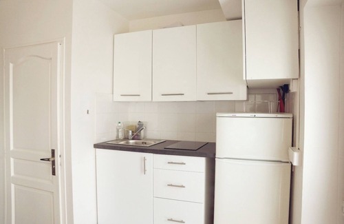 Cachan Apartment | Cozy 35m² Apartment Near Paris with Kitchen & Breakfast