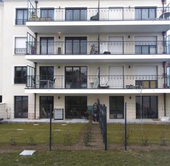 Noisy-le-Grand Apartment | Bright 35m2 Suite with Terrace & Pet-Friendly Amenities