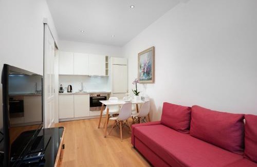 Mitte Apartment | Charming Deluxe Apartment in Design Hotel Vosteen