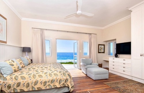 Robberg Beach Villa | 36 Beachy Head - Solar Power, Beachfront 6 Bd 6 Bt