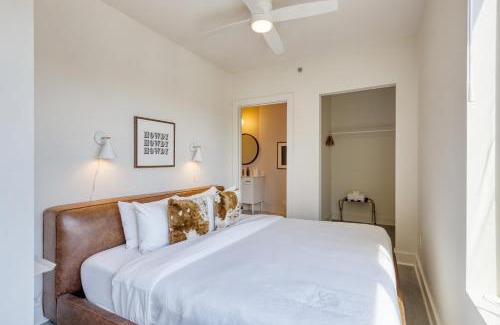 Five Points House | 36 Guests on Music Row Bachelorette Suites Glam Room 5 Minutes to Downtown