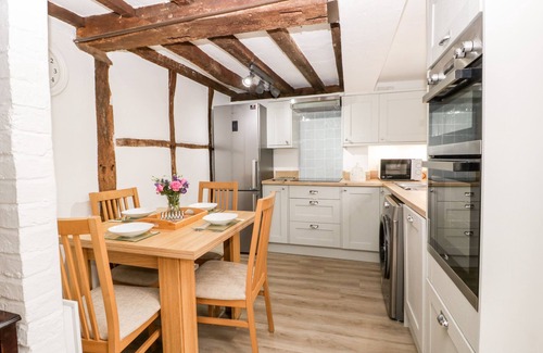 Downton Cottage | Pet-Friendly Retreat with Cozy Fire in Downton, Wiltshire