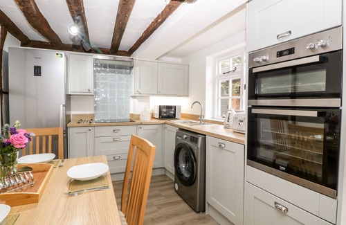 Downton Cottage | Pet-Friendly Retreat with Cozy Fire in Downton, Wiltshire