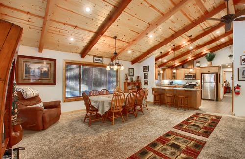 North Wawona Cabin | Unforgettable Larkspur Lair at The Redwoods in Yosemite