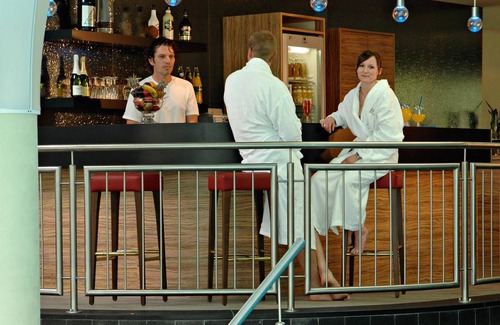 Loef Hotel | Cozy 36 m² Hotel with Pool & Pet-Friendly Amenities