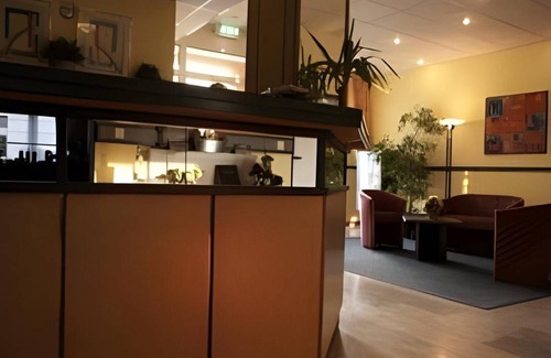 Neureut Hotel | Pet-Friendly Haven for 3 Guests in a Stylish Hotel