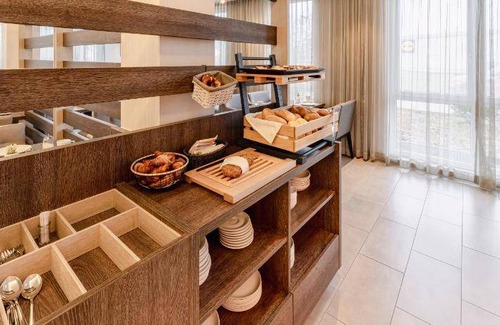 Neureut Hotel | Pet-Friendly Haven for 3 Guests in a Stylish Hotel