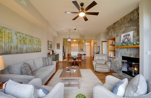 Mountain Air Condo | Scenic Mountain Retreat: Pet-Friendly & Spa Near Asheville