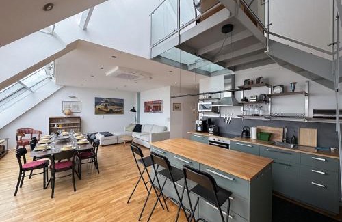 Weißgerber Apartment | Inviting 360 View Loft 3: Pet & Child Friendly Retreat