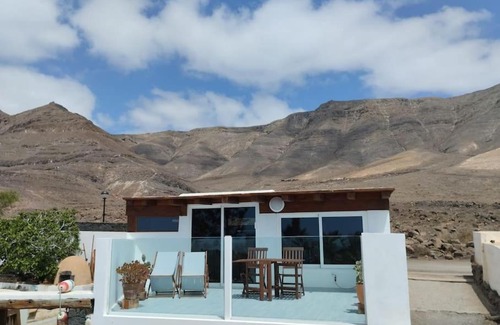 Urbanizacion Famara Apartment | Oceanfront Oasis with Breathtaking 360-Degree Views
