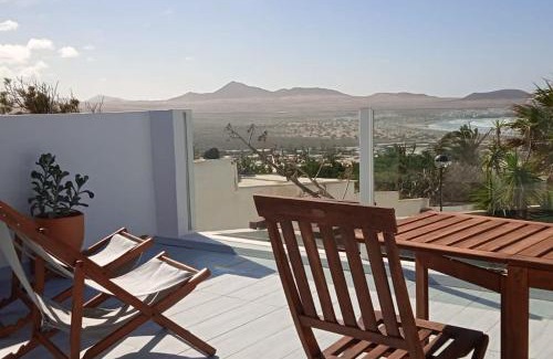 Urbanizacion Famara Apartment | Oceanfront Oasis with Breathtaking 360-Degree Views