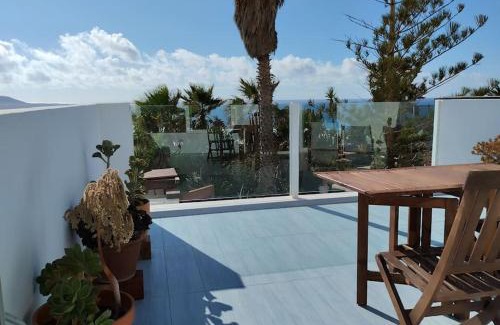 Urbanizacion Famara Apartment | Oceanfront Oasis with Breathtaking 360-Degree Views