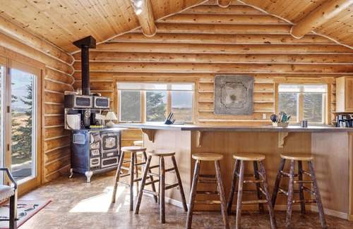 Red Lodge House | Stunning Views & Hot Tub Await at Spruce Lodge