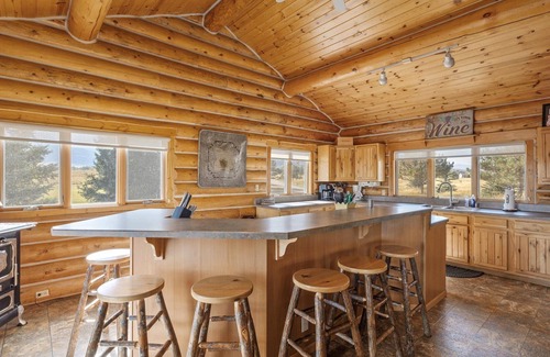 Red Lodge House | Stunning Views & Hot Tub Await at Spruce Lodge