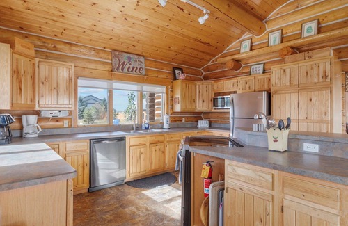 Red Lodge House | Stunning Views & Hot Tub Await at Spruce Lodge